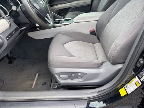 Used 2021 Toyota Camry LE image 25