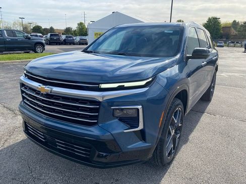 New 2026 Chevrolet Traverse High Country w/ LPO, Floor Liner Package AWD/4WD image 3