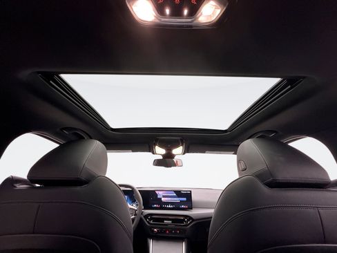 Used 2025 BMW 330i xDrive 330XI AWD w/ M Sport Package image 18