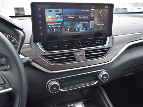 Used 2025 Nissan Altima 2.5 SV w/ SV Special Edition Package image 15