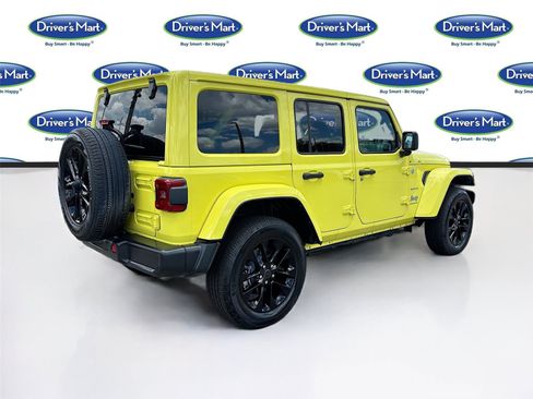 Used 2024 Jeep Wrangler Unlimited Sahara AWD/4WD image 7