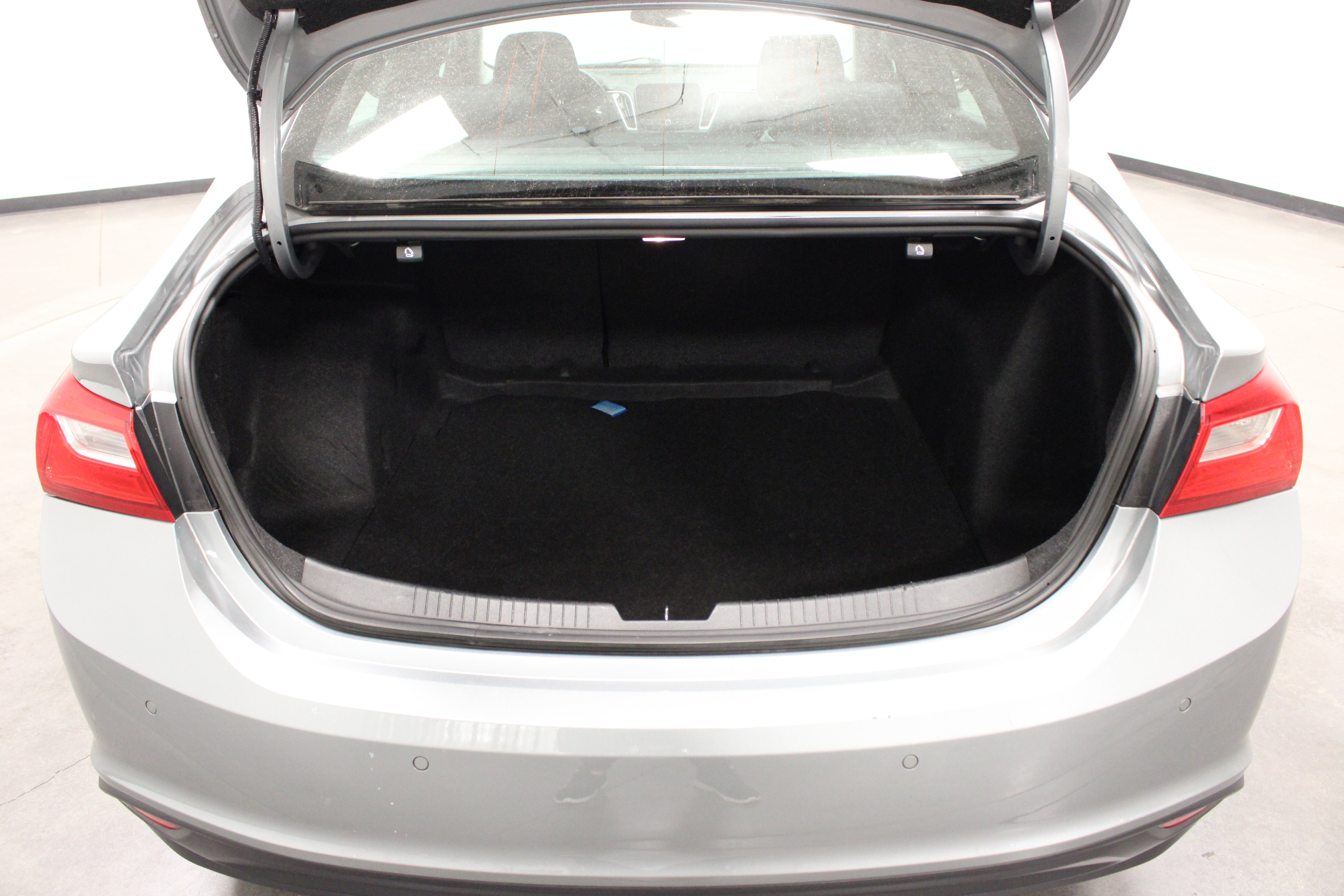 Used 2025 Chevrolet Malibu LT FWD image 13