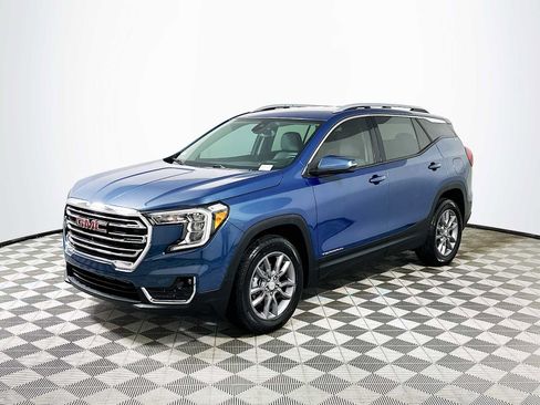 Used 2024 GMC Terrain SLT w/ Tech Package image 3