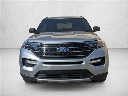 Used 2020 Ford Explorer XLT w/ Equipment Group 202A image 2