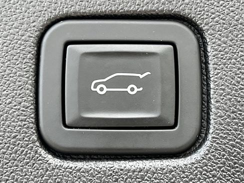 Used 2024 Chevrolet Equinox LT image 28