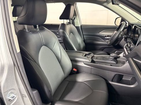 Used 2024 Toyota Grand Highlander AWD image 14