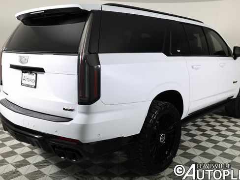 Used 2026 Cadillac Escalade ESV V image 5