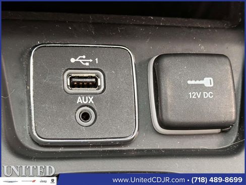 Used 2019 Jeep Cherokee Limited image 34