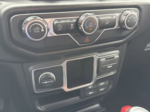 Used 2019 Jeep Wrangler Sport image 18