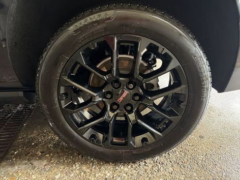 Used 2022 GMC Yukon XL Denali image 10