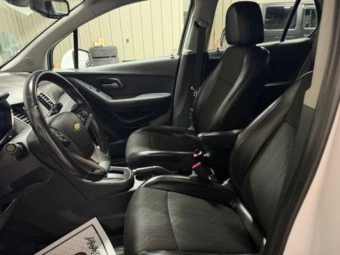 Used 2019 Chevrolet Trax LT w/ Driver Confidence Package FWD image 14