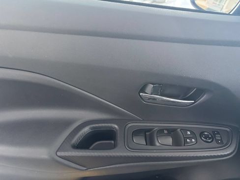 Used 2025 Nissan Versa SV FWD image 18