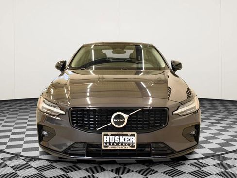 Used 2025 Volvo S60 B5 Core image 3