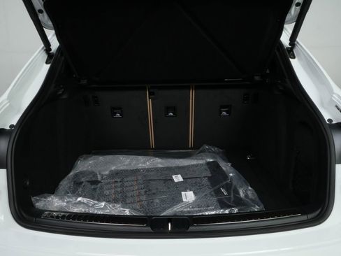 New 2026 Porsche Macan image 32