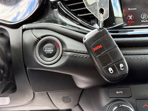 Used 2022 Dodge Durango SXT w/ Anodized Platinum Package image 30