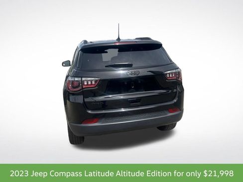 Used 2023 Jeep Compass Latitude AWD/4WD image 4