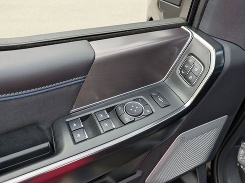 New 2026 Ford F250 Platinum w/ Tremor Off-Road Package image 17