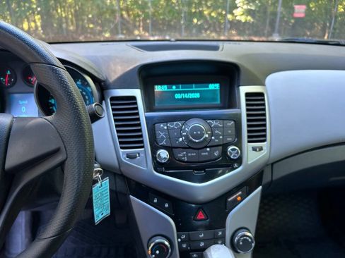 Used 2012 Chevrolet Cruze LS FWD image 17