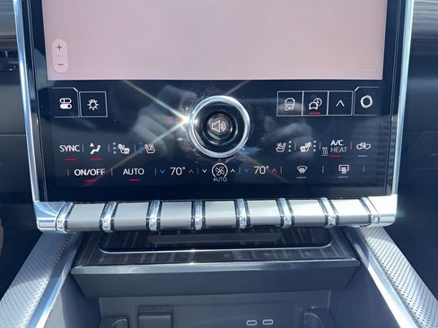 Used 2025 GMC Sierra EV Denali AWD/4WD image 19