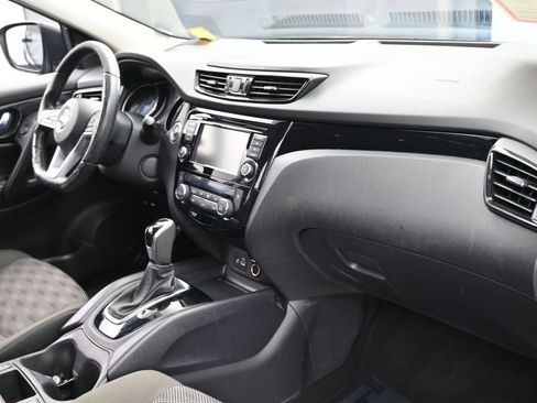 Used 2021 Nissan Rogue Sport SV image 45