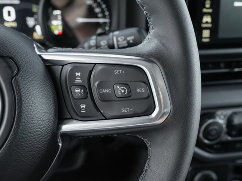 Used 2025 Jeep Wrangler Unlimited Sahara AWD/4WD image 19
