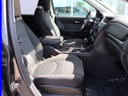 Used 2017 Chevrolet Traverse LT FWD image 17