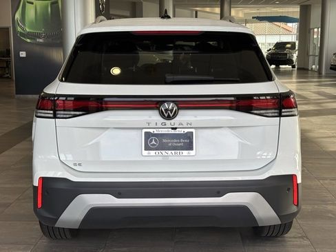 Used 2025 Volkswagen Tiguan SE image 4