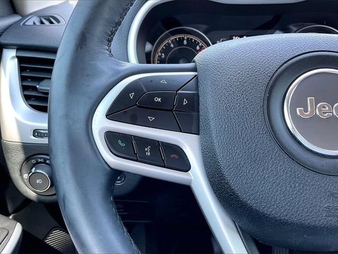 Used 2018 Jeep Cherokee Latitude Plus w/ Comfort/Convenience Group image 10