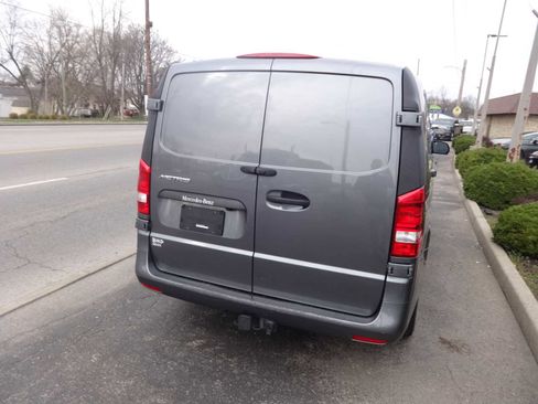 Used 2021 Mercedes-Benz Metris image 7