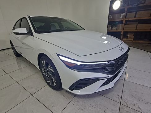 New 2026 Hyundai Elantra Limited FWD image 3