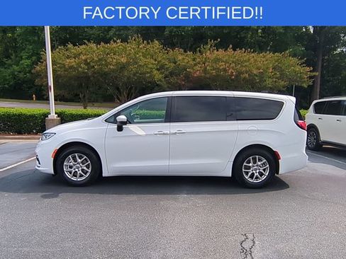 Certified 2023 Chrysler Pacifica Touring-L FWD image 2