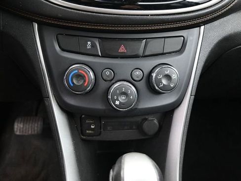 Used 2017 Chevrolet Trax LT FWD image 19