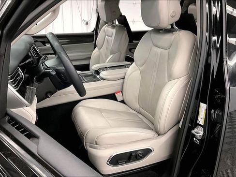 Used 2022 Jeep Wagoneer Series III w/ Rear Seat Video Group 1 AWD/4WD image 21