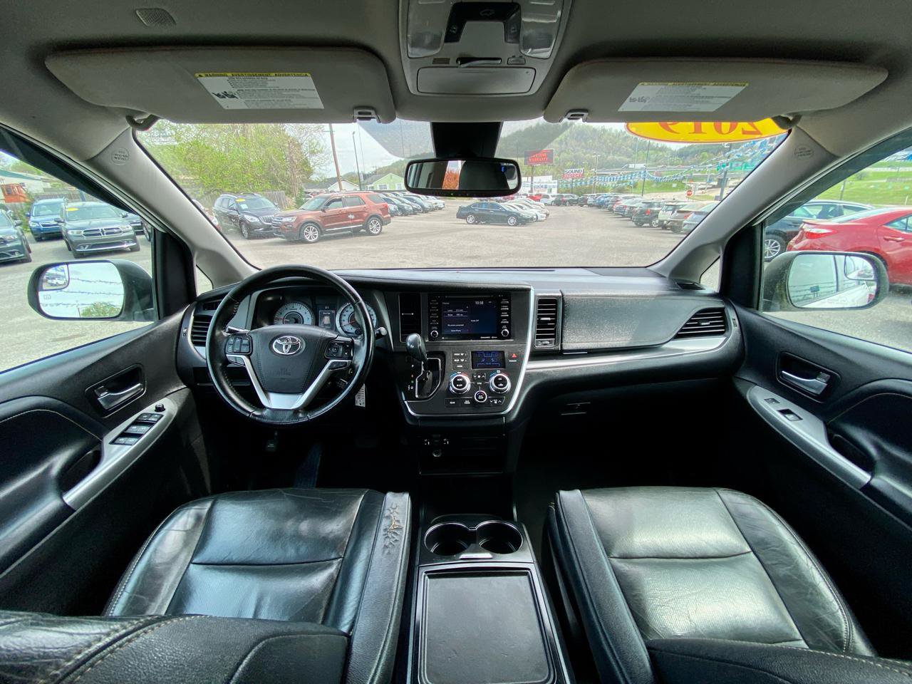 Used 2019 Toyota Sienna SE FWD image 21