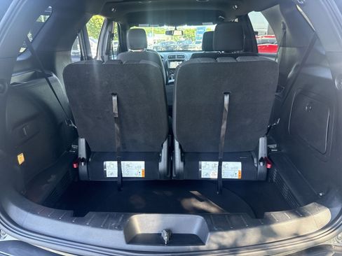 Used 2018 Ford Explorer XLT w/ Equipment Group 201A FWD image 24