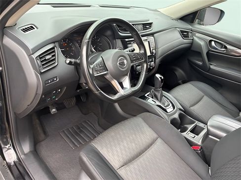 Used 2018 Nissan Rogue SV image 19