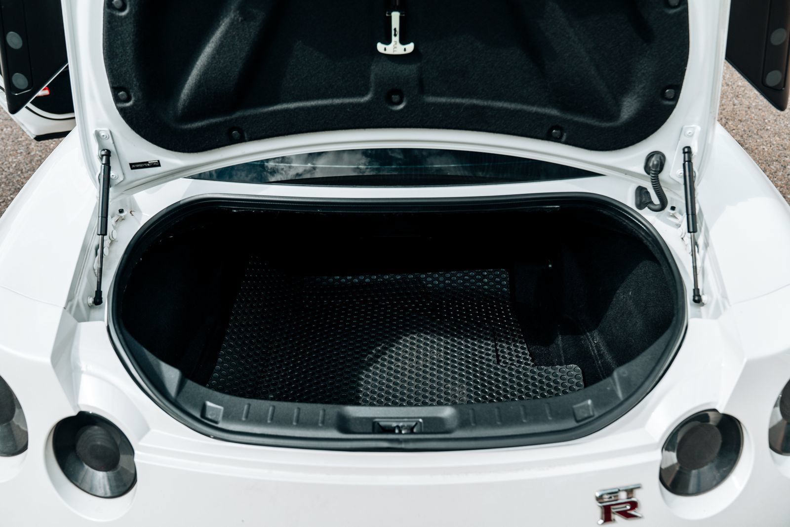 Used 2014 Nissan GT-R Black Edition AWD/4WD image 37