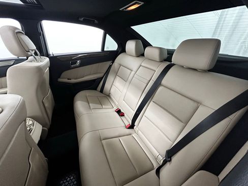 Used 2010 Mercedes-Benz E 350 4MATIC Sedan image 36