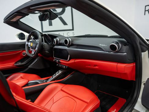 Used 2019 Ferrari Portofino image 40
