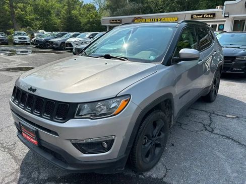 Used 2019 Jeep Compass Latitude AWD/4WD image 4