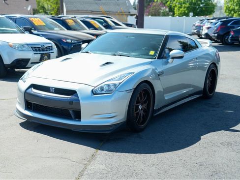 Used 2009 Nissan GT-R Premium AWD/4WD image 2
