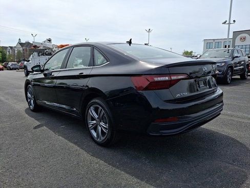 Certified 2024 Volkswagen Jetta SE w/ Black Wheel Package image 4