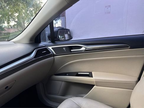 Used 2017 Ford Fusion SE w/ Fusion SE Technology Package image 20