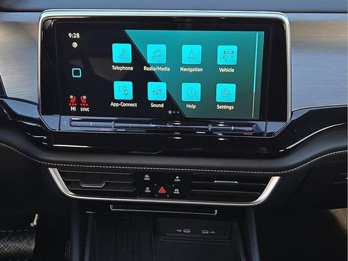 Used 2025 Volkswagen Atlas Cross Sport SE image 12