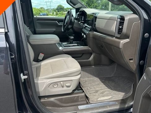 Used 2023 GMC Sierra 1500 SLT w/ SLT Premium Plus Package AWD/4WD image 11