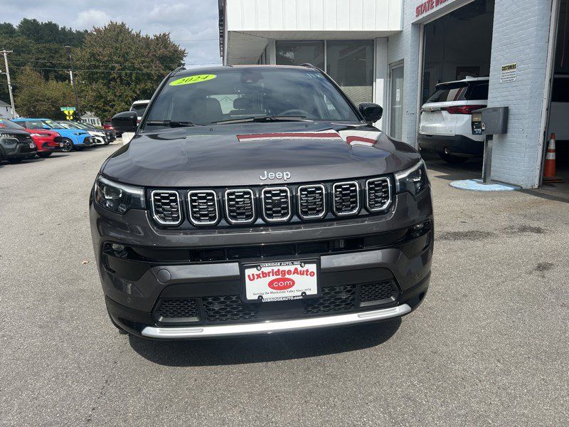Used 2024 Jeep Compass Limited w/ Elite Group AWD/4WD image 3