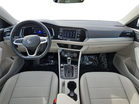 Used 2022 Volkswagen Jetta SE w/ Panoramic Sunroof Package FWD image 9