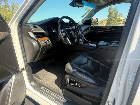 Used 2018 Cadillac Escalade ESV Premium Luxury RWD image 8