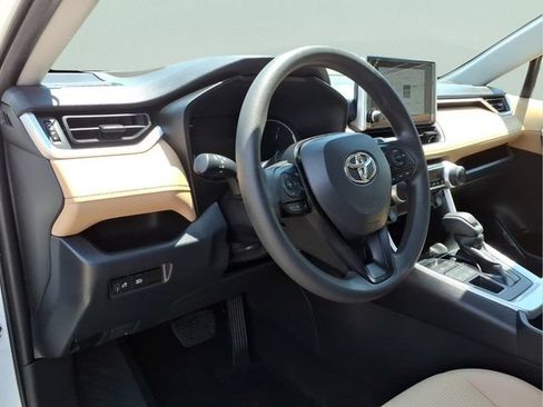 Used 2023 Toyota RAV4 LE AWD/4WD image 13