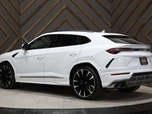 Used 2020 Lamborghini Urus image 2